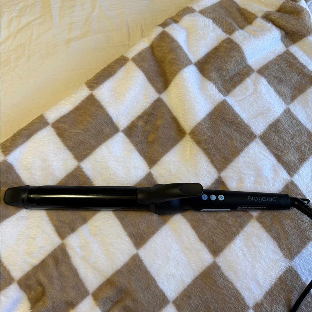 Bio Ionic Black Curling Iron 1.25 in.